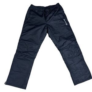 Easton Men’s Black snow pants Size XL Two pockets with zippers. Two zippers on t